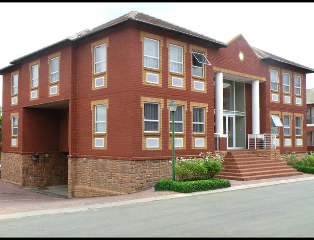 112M² BUILDING TO LET IN FOURWAYS